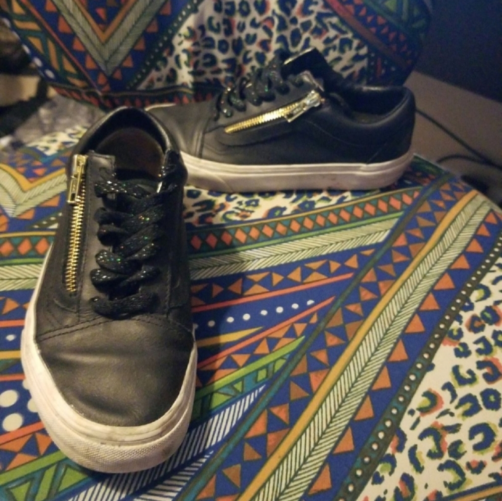 Black zipper vans